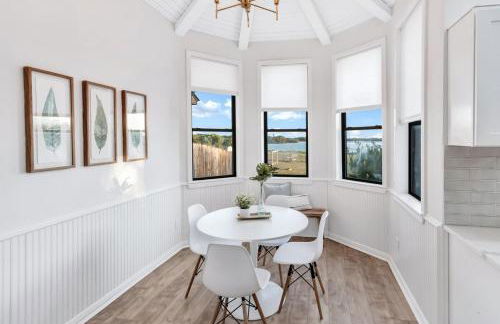 Lakefront Luxe 6BR 4B Home with Pool & Hot Tub - Foto 11