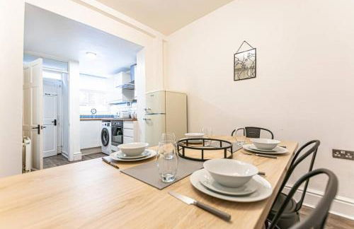 Liverpool city centre house, Free parking - Photo 8