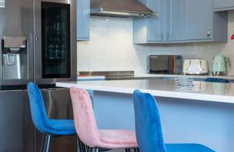 Warm Beachfront Getaway with Winter Ocean Views & Parking - Foto 78