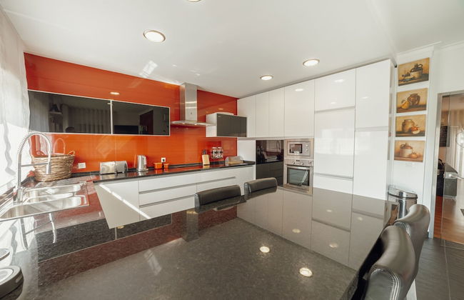 Pool Cinema Villa by Vacationy - Foto 50