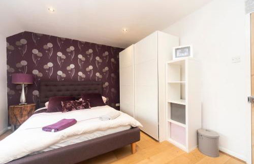 6 bedrooms beautiful home 3 bathrooms, quiet location with garden near Legoland Windsor Heathrow - Foto 35