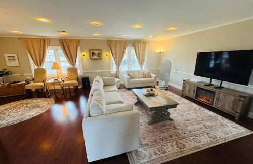 Bright Home for Family and Groups with Patio - Foto 29