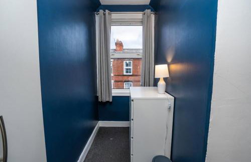 Comfy 4 Bed House near Notts City Centre - FREE Parking - Foto 24