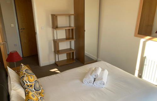 iSTAY APARTMENTS at VIZION - Fully Equipped Modern Serviced Apartments with Balconies, Superfast Broadband, Free Allocated Parking Space, 24h Security, Rooftop Gardens, Located in Central MK - Photo 35