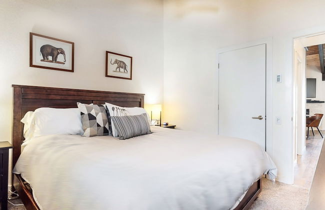 Mid Century Modern Cabin - Walk to Village! - Foto 12