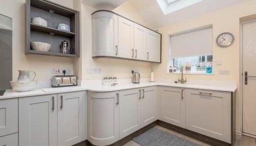 Sleeps 6 4 bedrooms 2 minute walk to the Square Hosted Happy Valley Cast - Foto 1, stove, dishwasher, pet friendly, minibar