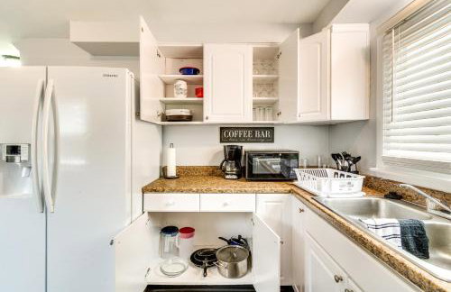 4 Mi to Dtwn Rochester: Charming Apt w/ Patio! - Foto 13