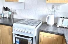Cosy & Spacious 3Bed Apt on High Street Wi-Fi - Photo 4