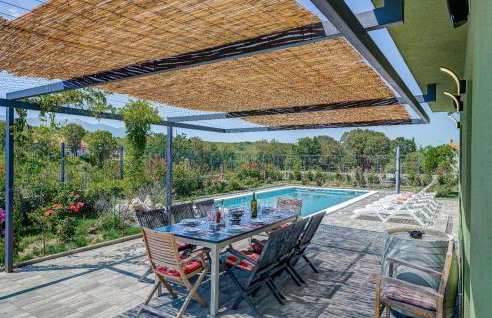 Awesome Home In Zagvozd - Photo 2