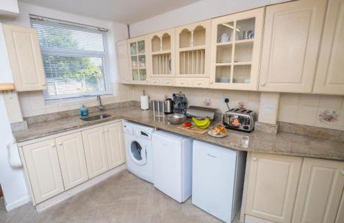 Spacious 3BR Home with Driveway Near NEC & Airport - Foto 21