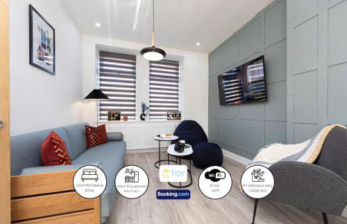 Explore Welsh Wonders, 3 Bedroom House By The One Retreats Short Lets & Serviced Accommodation Treharris - Foto 1