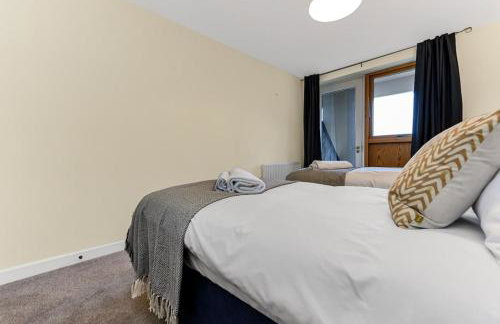 Central MK 2-Bed, Ideal for Work Stays - Foto 25