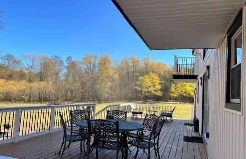 Catskills Escape Hot Tub Massage Chairs & Games - Foto 41