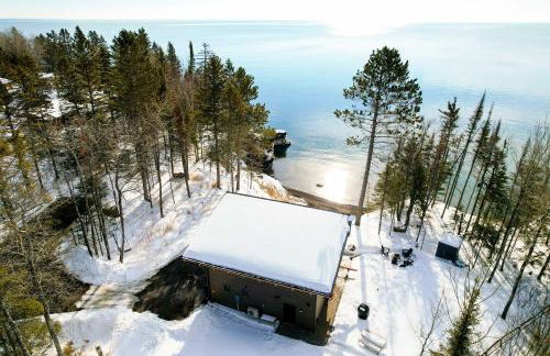 Waterfront Lake Superior Cabin Fire Pit and More! - Foto 43