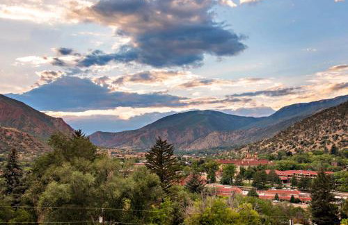 Million Dollar Castle Walk to downtown Glenwood and HotSprings - Foto 2