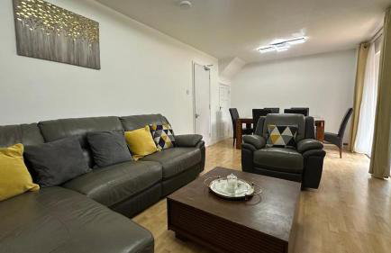 3-Bed Family Home in Furzton, Near Lake & Parking - Photo 1