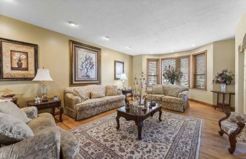 Mountain View Mansion - Photo 9