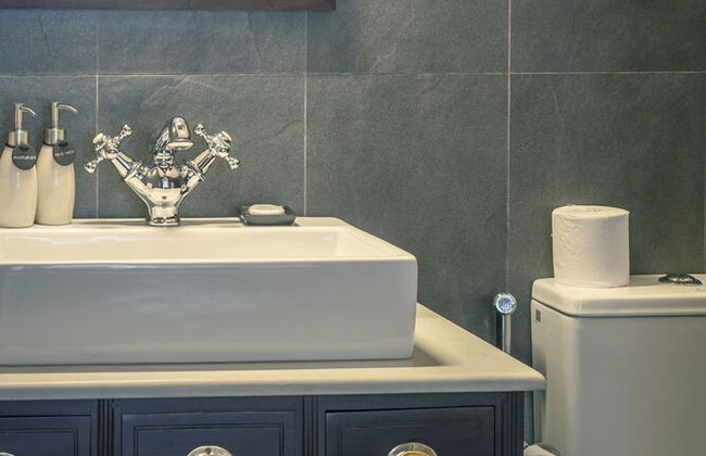 Writer's Lodge By Ishq - Photo 41