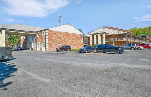 Lux Mins To Nascar HOF CDIA & Atrium Health - Foto 9