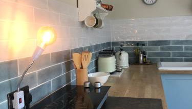 2 Guests - Garden Retreat with Balcony Views - Foto 5