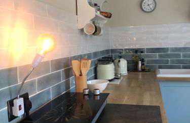 2 Guests - Garden Retreat with Balcony Views - Foto 5