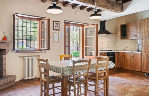 Tranquil Village Stay with Fireplace - Photo 3