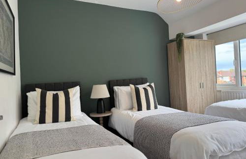 Spacious house for 7 - Ideal for Solihull NEC - Work and Family Groups - Photo 2