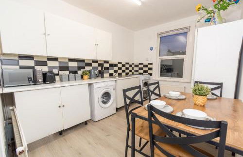 Cottage Flat 2BD Leyton Near Central Line - Sleeps 10 - Foto 4