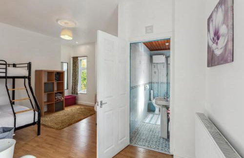 Contractors & Pets Welcome - Sleeps 1-4, less than 1 mile from M606, Ideal for Longer Stays - Foto 21