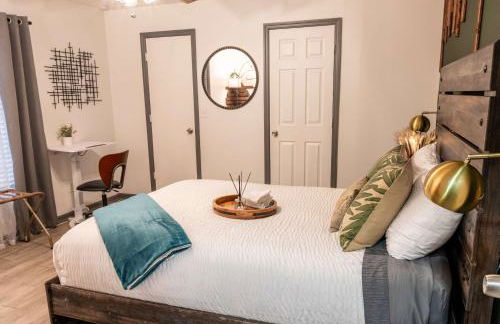 Upscale Ybor House with Outdoor Living Space - Photo 24