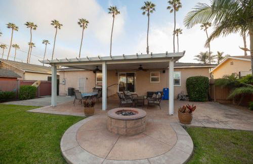 Walk to the Beach Private Backyard and Fire Pit - Foto 49