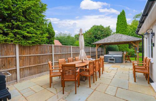 Seven Space - 7 Bedroom Home with Large Garden & Hot Tub - Foto 17