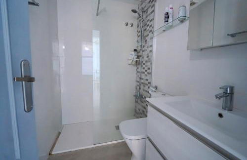 Spacious 3-Bed Apartment with Stunning Lake Views - Foto 22