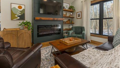 Romantic 1BR Cabin w Hot Tub Near Carbondale - Foto 3