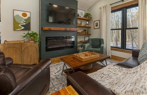 Romantic 1BR Cabin w Hot Tub Near Carbondale - Foto 3