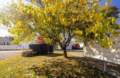 Charming Modern Farmhouse Retreat - Foto 45