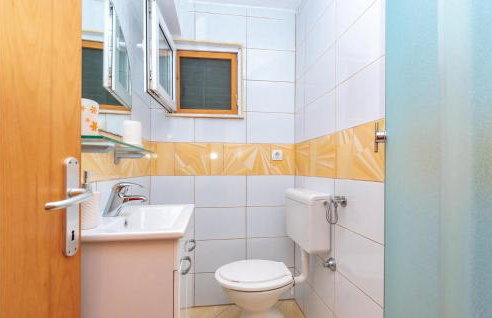 2 Bedroom Lovely Apartment In Osobljava - Foto 15