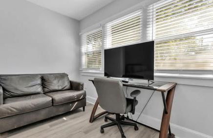 6 Bedroom with Guest House Walk to Lake & Shops - Foto 34