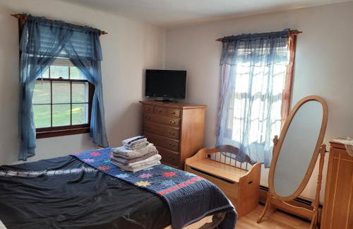 East Granby with AC and WiFi 3 minute to Bradley - Foto 13