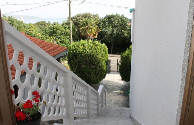 Serene Sea View Krk Apartment With Balcony - Photo 13