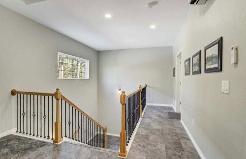 Luxury Retreat with Hot Tub Fire Pit & Forest Views - Foto 49