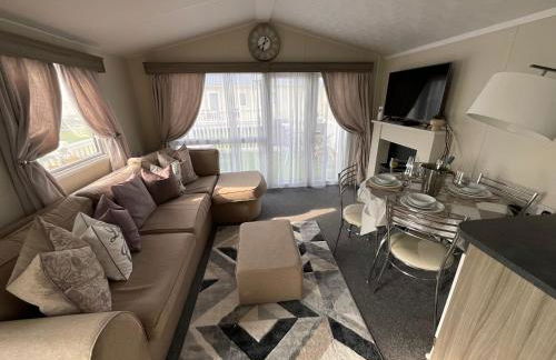 Seaview Caravan 2 Bedroom Sleeps 6 -WiFi -Smart Tv - Foto 6