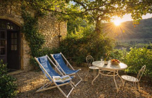 Séjour à deux au Château d'Autoire, studio de charme, tonnelle, vue vallée et village - Foto 2