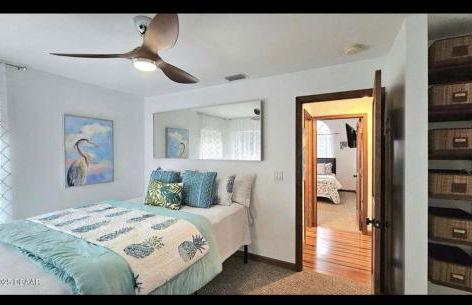 Walk to waves Beautiful 3-Bedroom with pool steps from beach - Foto 10