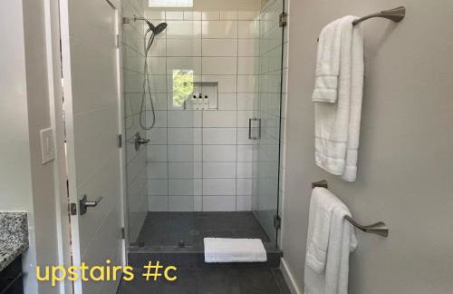 NormalBnB - 2 Blocks From Restaurants, Bars, Hospital - Foto 9