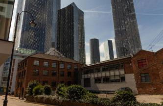 Central Gem: Cosy 2BR with Private Balcony - Foto 45