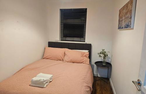 Stylish & Cosy Home in Bridgend with free parking - Photo 31