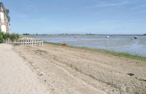 Amazing Home In Quettehou - Foto 8