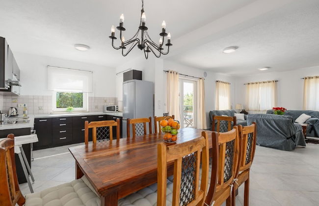 Charming Holiday Home With Pool and sea View - Foto 15