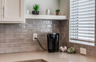 Nash House & Bars of Broadway with Patio Bar and Views! 8min Downtown! Sleeps 12! - Foto 6